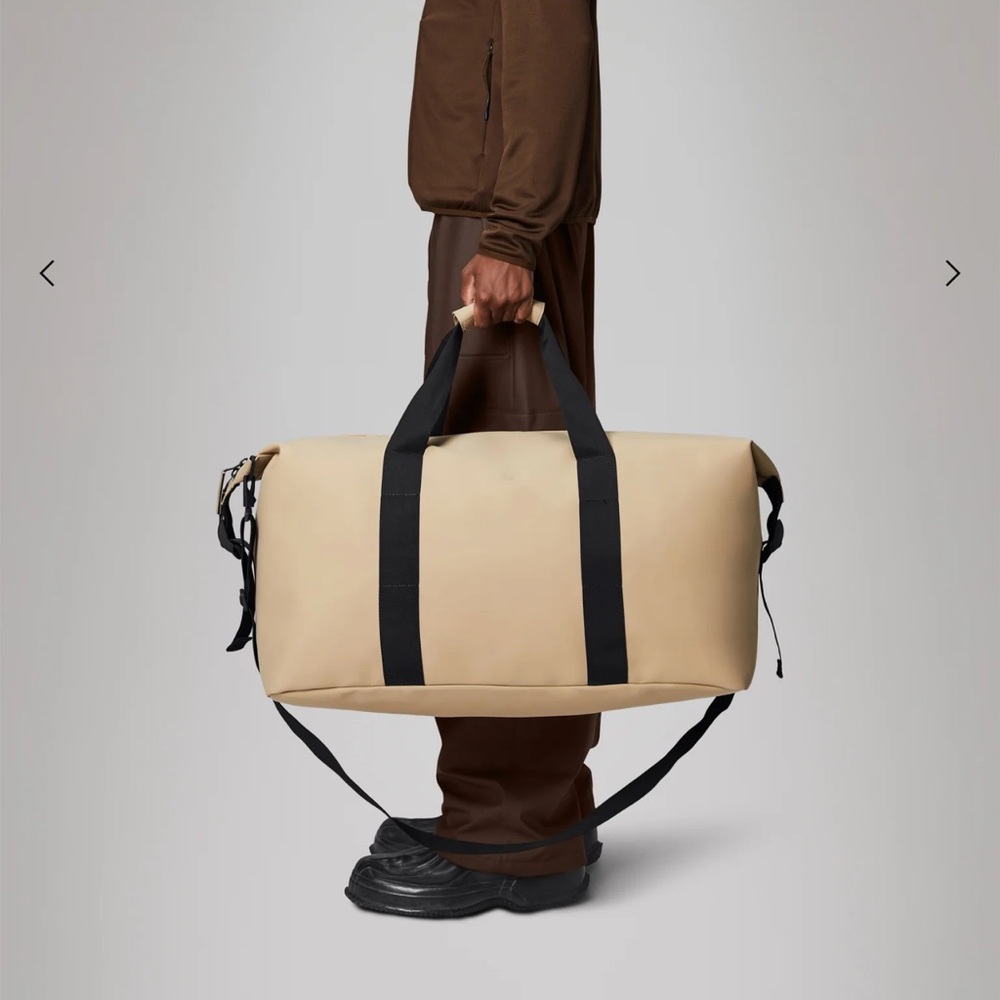 Hilo Weekend Bag Large NWT in Khaki